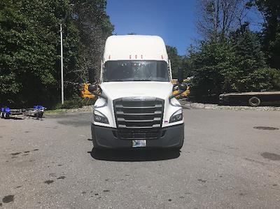 Used 2020 Freightliner Cascadia Detroit DD15AT Semi Truck with Sleeper Cab for sale #373505 - photo 2