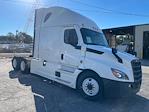 Used 2020 Freightliner Cascadia Detroit DD15AT Semi Truck with Sleeper Cab for sale #373508 - photo 1