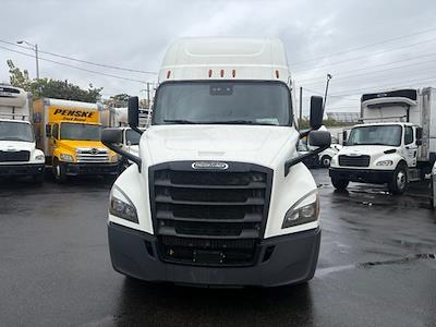 Used 2020 Freightliner Cascadia Detroit DD15AT Semi Truck with Sleeper Cab for sale #373512 - photo 2