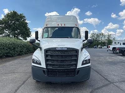 Used 2020 Freightliner Cascadia Detroit DD15AT Semi Truck with Sleeper Cab for sale #373518 - photo 2