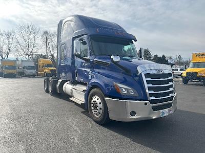 Used 2021 Freightliner Cascadia Detroit DD15AT Semi Truck with Sleeper Cab for sale #374123 - photo 1