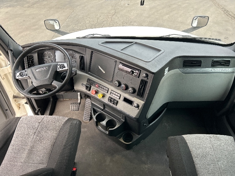 Used 2021 Freightliner Cascadia - photo 14