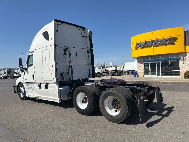 Used 2021 Freightliner Cascadia - photo 7