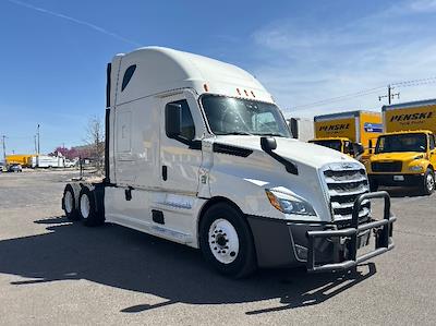 Used 2021 Freightliner Cascadia - photo 1