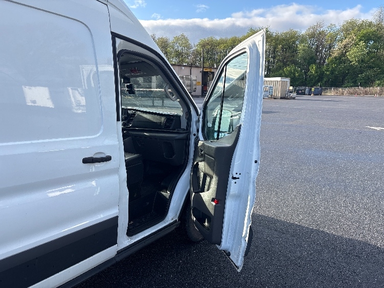 Used 2020 Ford Transit 250 - photo 18