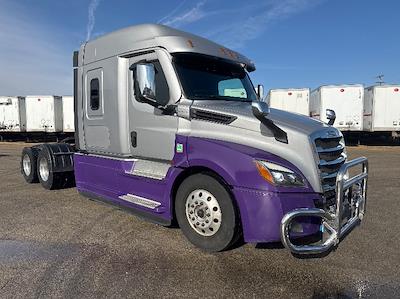Used 2021 Freightliner Cascadia - photo 1