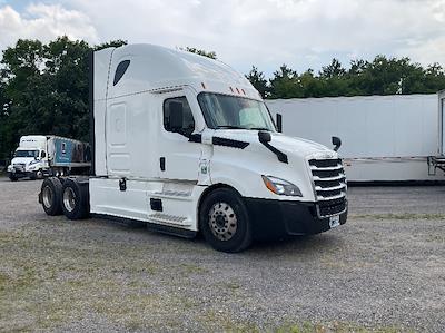 Used 2021 Freightliner Cascadia Detroit DD15AT Semi Truck with Sleeper Cab for sale #377679 - photo 1