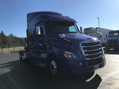 Used 2021 Freightliner Cascadia Detroit DD15AT Semi Truck with Sleeper Cab for sale #378639 - photo 1