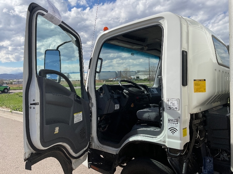 Used 2021 Isuzu NPR-HD - photo 18
