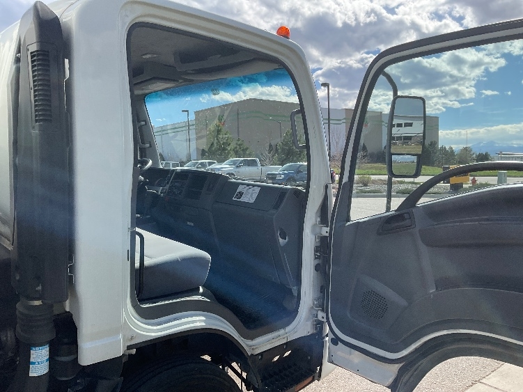 Used 2021 Isuzu NPR-HD - photo 22