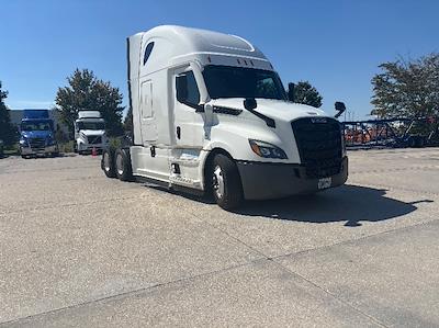 Used 2021 Freightliner Cascadia Detroit DD15AT Semi Truck with Sleeper Cab for sale #380759 - photo 1