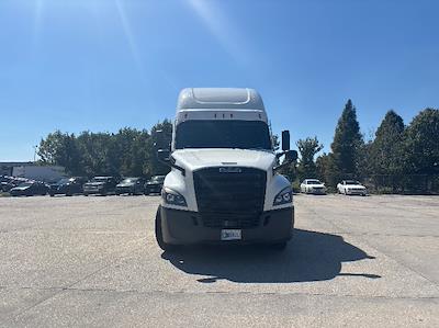 Used 2021 Freightliner Cascadia Detroit DD15AT Semi Truck with Sleeper Cab for sale #380759 - photo 2