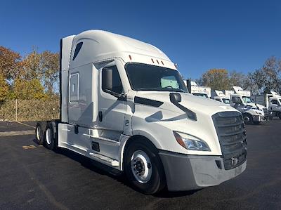 Used 2021 Freightliner Cascadia Detroit DD15AT Semi Truck with Sleeper Cab for sale #380766 - photo 1