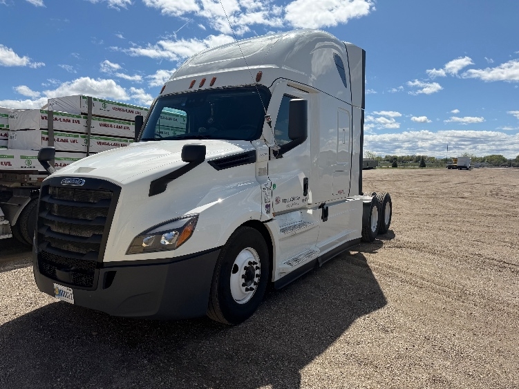Used 2021 Freightliner Cascadia - photo 5