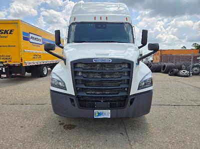 Used 2021 Freightliner Cascadia Detroit DD15AT Semi Truck with Sleeper Cab for sale #380778 - photo 2