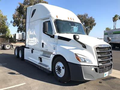 Used 2021 Freightliner Cascadia Detroit DD15AT Semi Truck with Sleeper Cab for sale #380805 - photo 1