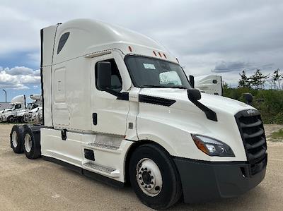 Used 2021 Freightliner Cascadia Detroit DD15AT Semi Truck with Sleeper Cab for sale #380810 - photo 1