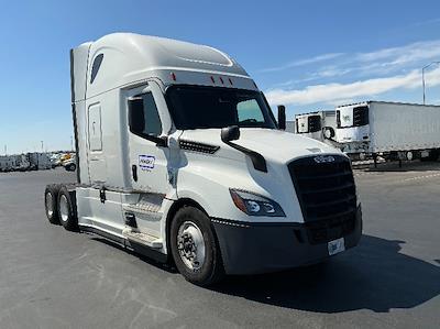 Used 2021 Freightliner Cascadia Detroit DD15AT Semi Truck with Sleeper Cab for sale #380821 - photo 1