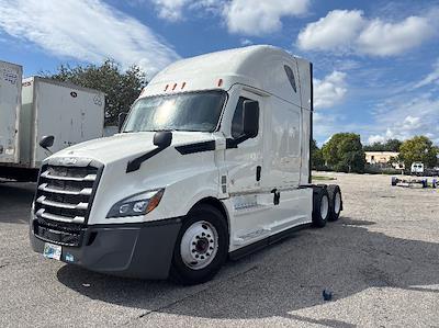Used 2021 Freightliner Cascadia Detroit DD15AT Semi Truck with Sleeper Cab for sale #380832 - photo 1