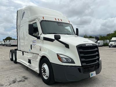Used 2021 Freightliner Cascadia Detroit DD15AT Semi Truck with Sleeper Cab for sale #380845 - photo 1