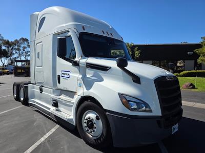 Used 2021 Freightliner Cascadia Detroit DD15AT Semi Truck with Sleeper Cab for sale #380867 - photo 1