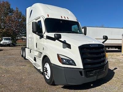 Used 2021 Freightliner Cascadia Detroit DD15AT Semi Truck with Sleeper Cab for sale #380868 - photo 1
