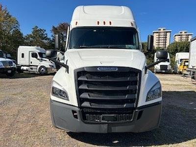 Used 2021 Freightliner Cascadia Detroit DD15AT Semi Truck with Sleeper Cab for sale #380868 - photo 2