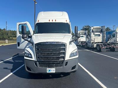 Used 2021 Freightliner Cascadia Detroit DD15AT Semi Truck with Sleeper Cab for sale #380875 - photo 2