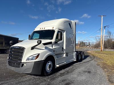 Used 2021 Freightliner Cascadia Detroit DD15AT Semi Truck with Sleeper Cab for sale #380895 - photo 1