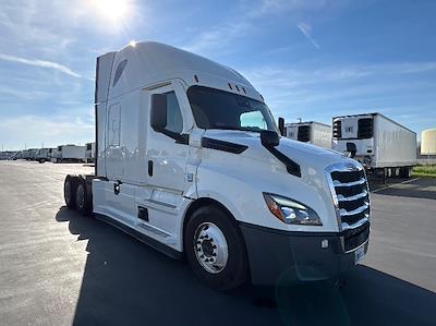 Used 2021 Freightliner Cascadia Detroit DD15AT Semi Truck with Sleeper Cab for sale #381182 - photo 1