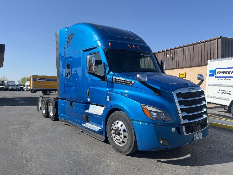 Used 2021 Freightliner Cascadia - photo 1