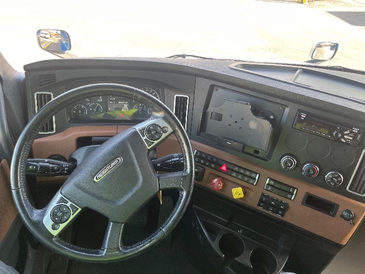 Used 2021 Freightliner Cascadia - photo 13