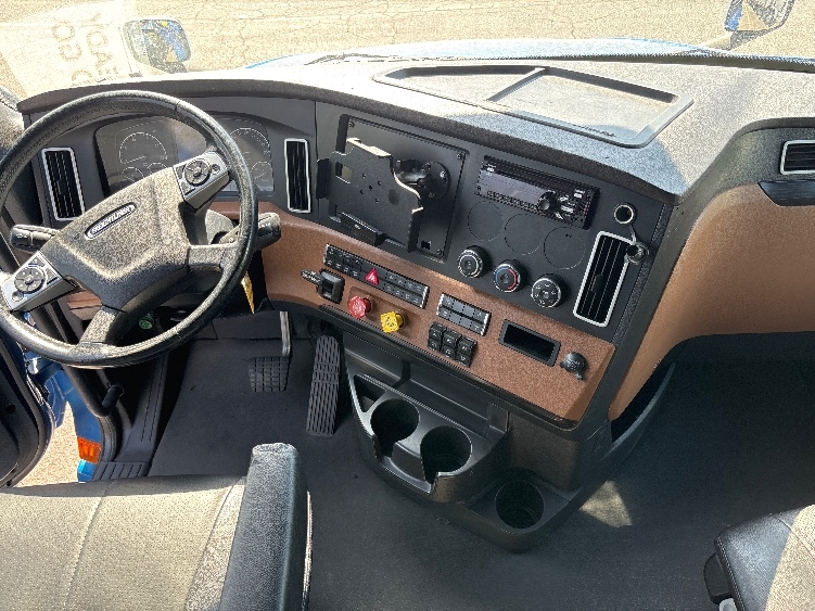 Used 2021 Freightliner Cascadia - photo 14