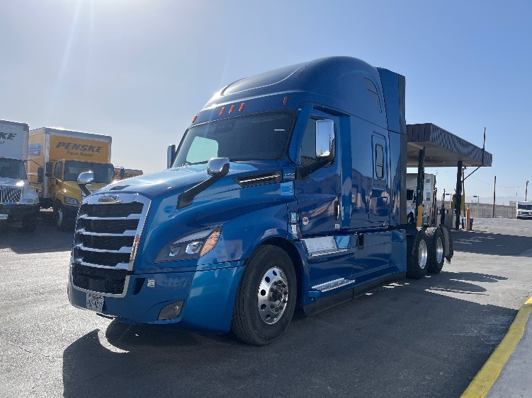 Used 2021 Freightliner Cascadia - photo 5