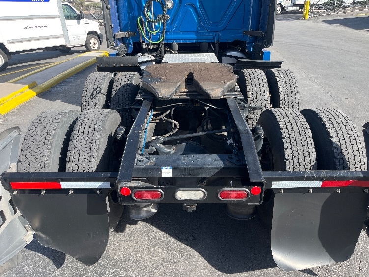 Used 2021 Freightliner Cascadia - photo 8