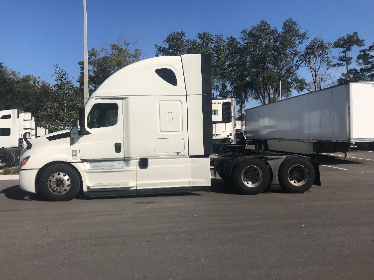 Used 2021 Freightliner Cascadia - photo 6