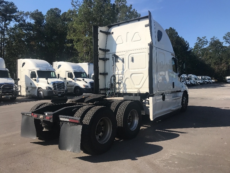 Used 2021 Freightliner Cascadia - photo 9