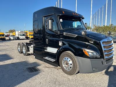 Used 2021 Freightliner Cascadia - photo 1