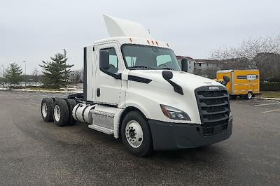 Used 2021 Freightliner Cascadia Detroit DD13 Semi Truck for sale #382487 - photo 1