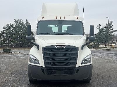 Used 2021 Freightliner Cascadia Detroit DD13 Semi Truck for sale #382487 - photo 2