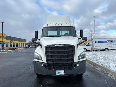 Used 2021 Freightliner Cascadia Detroit DD13 Semi Truck for sale #382780 - photo 2