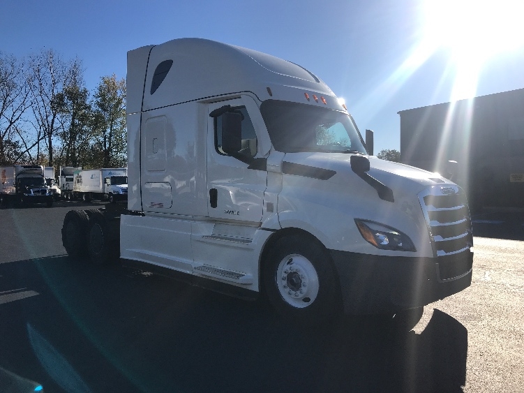 Used 2021 Freightliner Cascadia - photo 1
