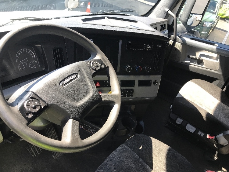 Used 2021 Freightliner Cascadia - photo 12