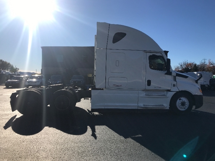 Used 2021 Freightliner Cascadia - photo 10