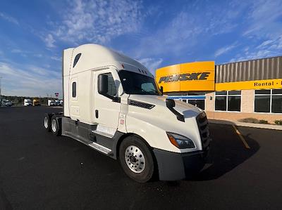 Used 2021 Freightliner Cascadia Detroit DD15AT Semi Truck with Sleeper Cab for sale #384173 - photo 1