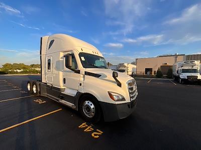 Used 2021 Freightliner Cascadia Detroit DD15AT Semi Truck with Sleeper Cab for sale #384176 - photo 1
