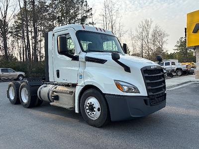 Used 2021 Freightliner Cascadia - photo 1