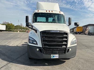 Used 2021 Freightliner Cascadia Detroit DD15AT Semi Truck for sale #384653 - photo 2