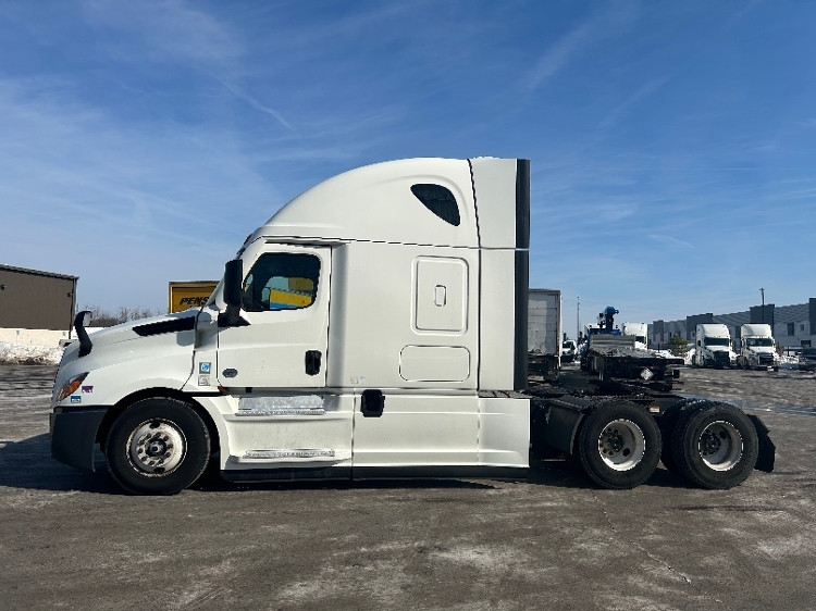 Used 2022 Freightliner Cascadia - photo 6