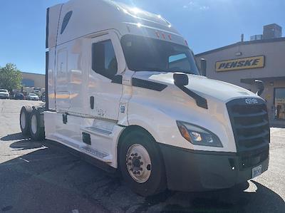 Used 2022 Freightliner Cascadia Detroit DD15AT Semi Truck with Sleeper Cab for sale #384897 - photo 1